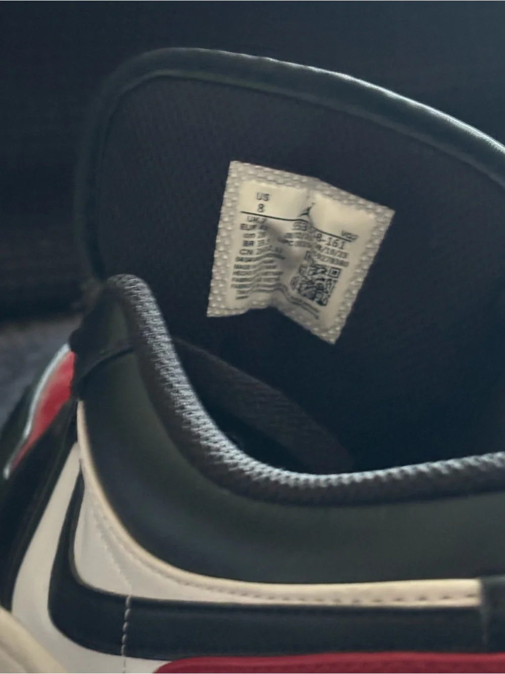 Jordan Low-Top Sneakers in Black/Red/White